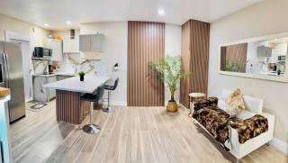 Private Guest House Wi-Fi Private Patio Assigned Parking Near the Strip & Convention Center - 5
