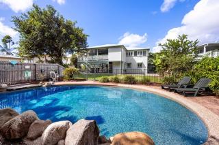 Fully Furnished Queenslander with Pool - 0