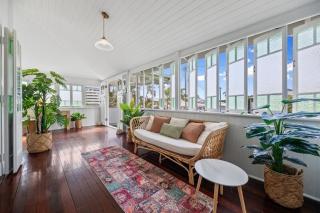 Fully Furnished Queenslander with Pool - 7