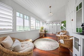 Fully Furnished Queenslander with Pool - 5