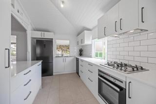 Fully Furnished Queenslander with Pool - 3