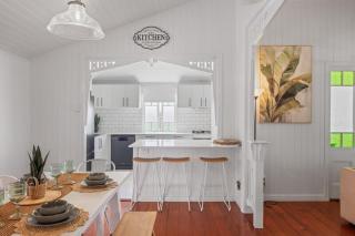 Fully Furnished Queenslander with Pool - 1