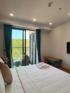 TMQ Mid Century Studio - Sky Hillside Sunsettown - 0