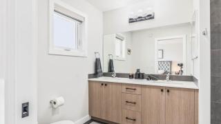 Luxurious New Home with Free Banff Pass - 8