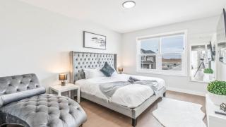 Luxurious New Home with Free Banff Pass - 2