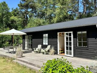 Summer House Close To The Water And Forest - 0