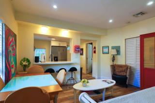 Suarez Art Stay 3BR Miami, Free Parking, Sleeps 7 - 1