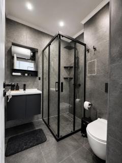 Bright & Stylish 1-Bedroom Apartment - 7