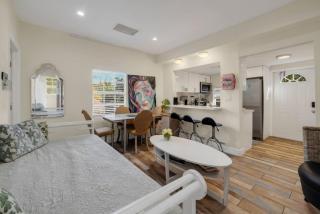 Private Rooms at Miami Centrally Located with free Parking - 6