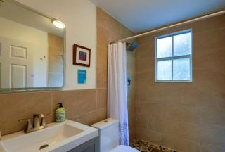 Private Rooms at Miami Centrally Located with free Parking - 5