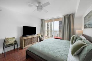 Brickell Apt with Bay Views, Pool, Free Parking - 8