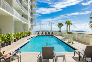 Brickell Apt with Bay Views, Pool, Free Parking - 5