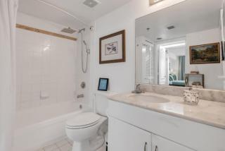 Brickell Apt with Bay Views, Pool, Free Parking - 1