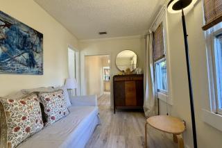 Suarez Art Stay Coconut Grove, Sleeps 5, Free Parking - 1