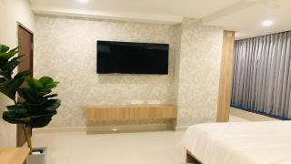 Harvey's Hotel - 1
