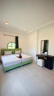 Woodland Hide Away - 7