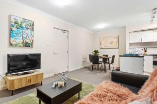 Mounts Bay 1 BR Flat with Pool Tennis C & Parking - 2