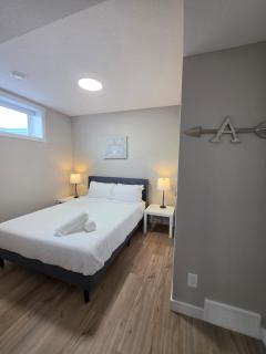 Bright & Modern Basement Suite Near Everything - 6