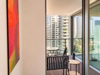 Sarona Summit - Luxury & Spacious 3BD with parking & Balcony - 4