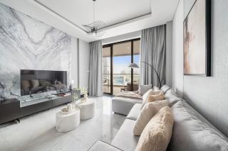 Business Bay 1BR Canal Views, Pool, Gym & Near Burj Khalifa - 9