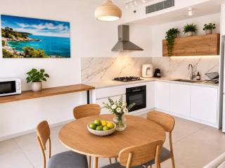 Sarona Summit - Luxury & Spacious 3BD with parking & Balcony - 3