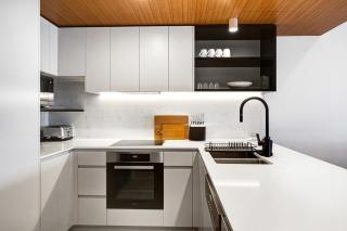 Beach Life - Luxe beachfront Apt - 8