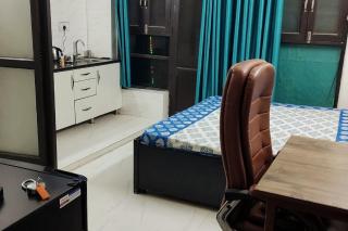 Comfortable Studio for Solo or Couple in Dwarka - 9