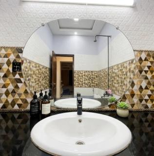 Luxurious Geometric Retreat - 8