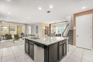 5 Bedrooms 55 Bathrooms Solara 9026 Pc - 2