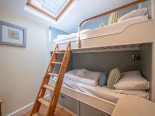 Stylish Coastal Cottage, Walk to Dartmouth Harbour - 7