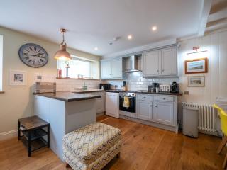 Stylish Coastal Cottage, Walk to Dartmouth Harbour - 6
