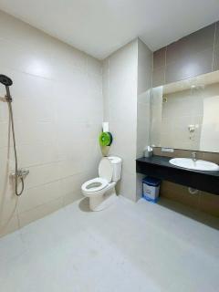 The Lee Hotel - 6