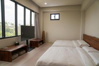 Sunshine Hotel - 2
