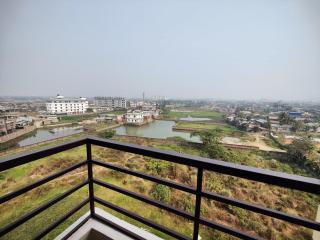 Golden View Nest - Luxurious with Scenic Lake View - 1