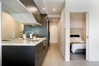 Bright & Cozy CBD Apartment - 6
