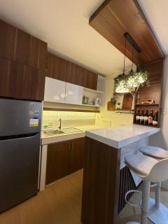 Khalebs Cozy Place Stylish and Cozy Stay Near Malls - 8