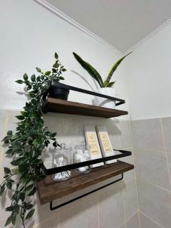 Khalebs Cozy Place Stylish and Cozy Stay Near Malls - 3