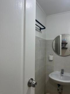 Khalebs Cozy Place Stylish and Cozy Stay Near Malls - 1