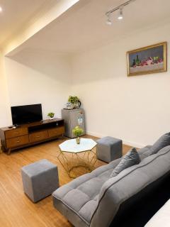 StayHub Cozy Room with Sofa Bed Near Turtle Lake - 3