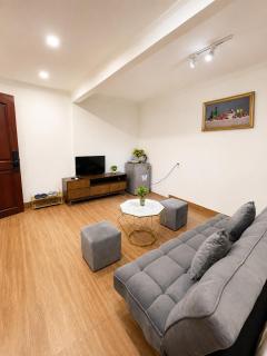 StayHub Cozy Room with Sofa Bed Near Turtle Lake - 2