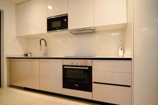 Modern 1BR Apartment with Gym & Pool located in Labone - 6