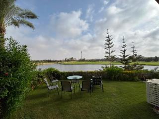 2BR Ground-Floor Chalet in Marassi-Verdi with Garden and Golf-Lake View - 0