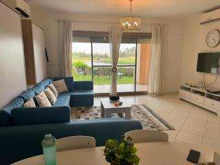 2BR Ground-Floor Chalet in Marassi-Verdi with Garden and Golf-Lake View - 3