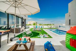 SunnyVillas 4BR New Villa Private Pool in Pernera - 8