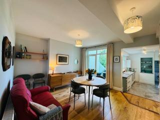 Totterdown's Fabulous House & Floral Garden - Bristol - 9
