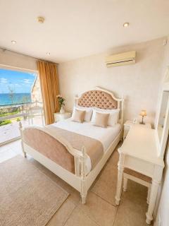 Sovinyon Villa Beachfront - 0