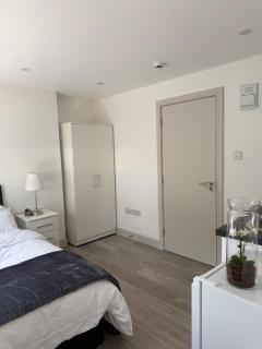 Private Studio 4 Min Walk to Station - 6