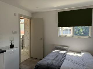 Private Studio 4 Min Walk to Station - 4