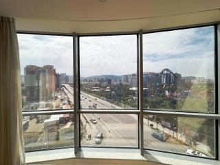 Luxurious Condo with City View at Olympic Residence - 3