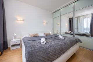 Modern Vienna Gate Apartment with Balcony & Free Parking - 9